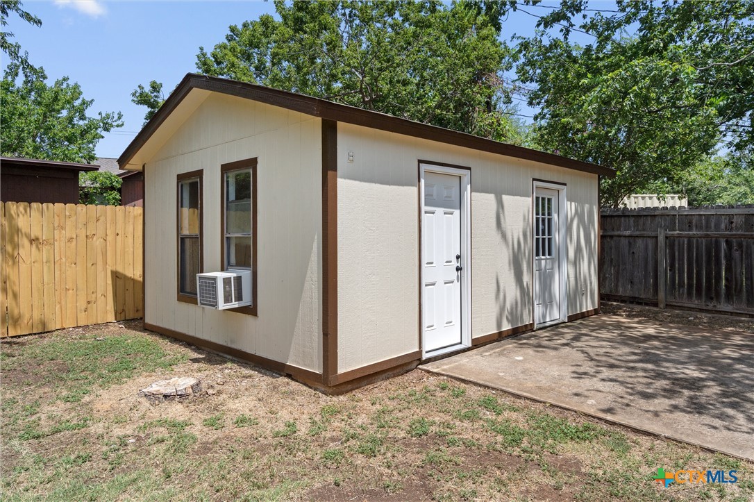 main property photo 40