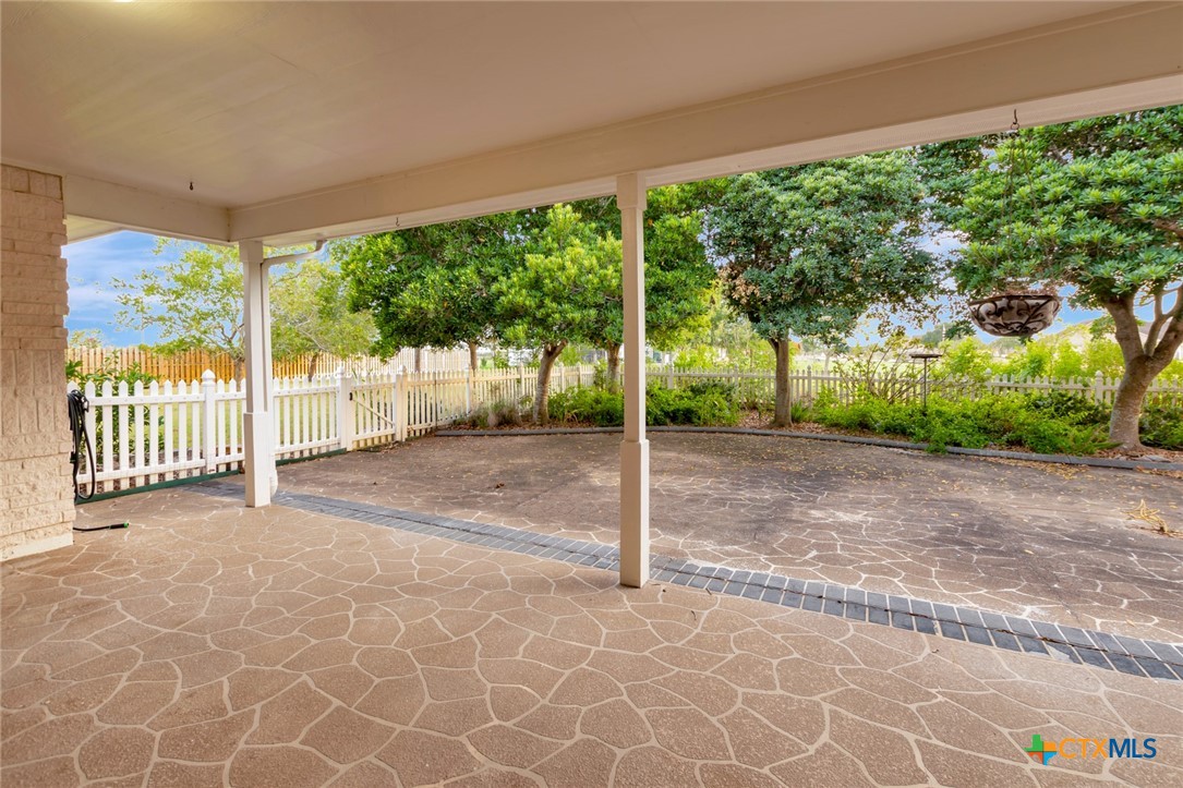 main property photo 40
