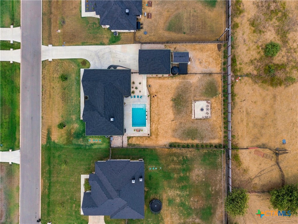 main property photo 40