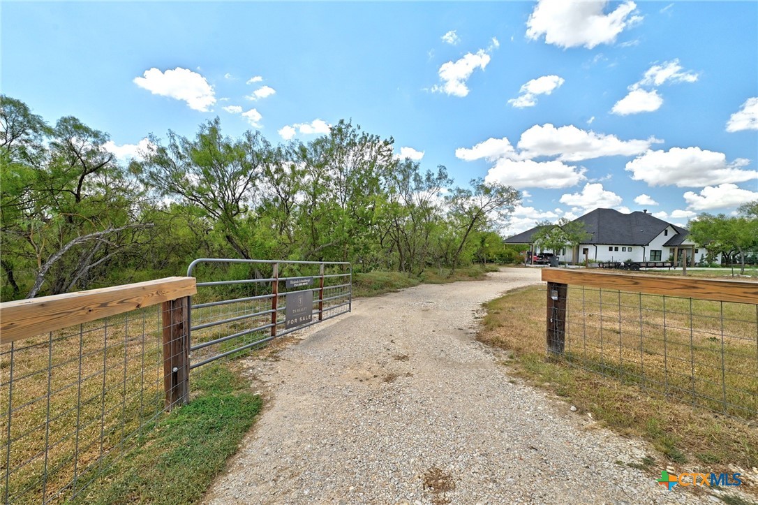 main property photo 32