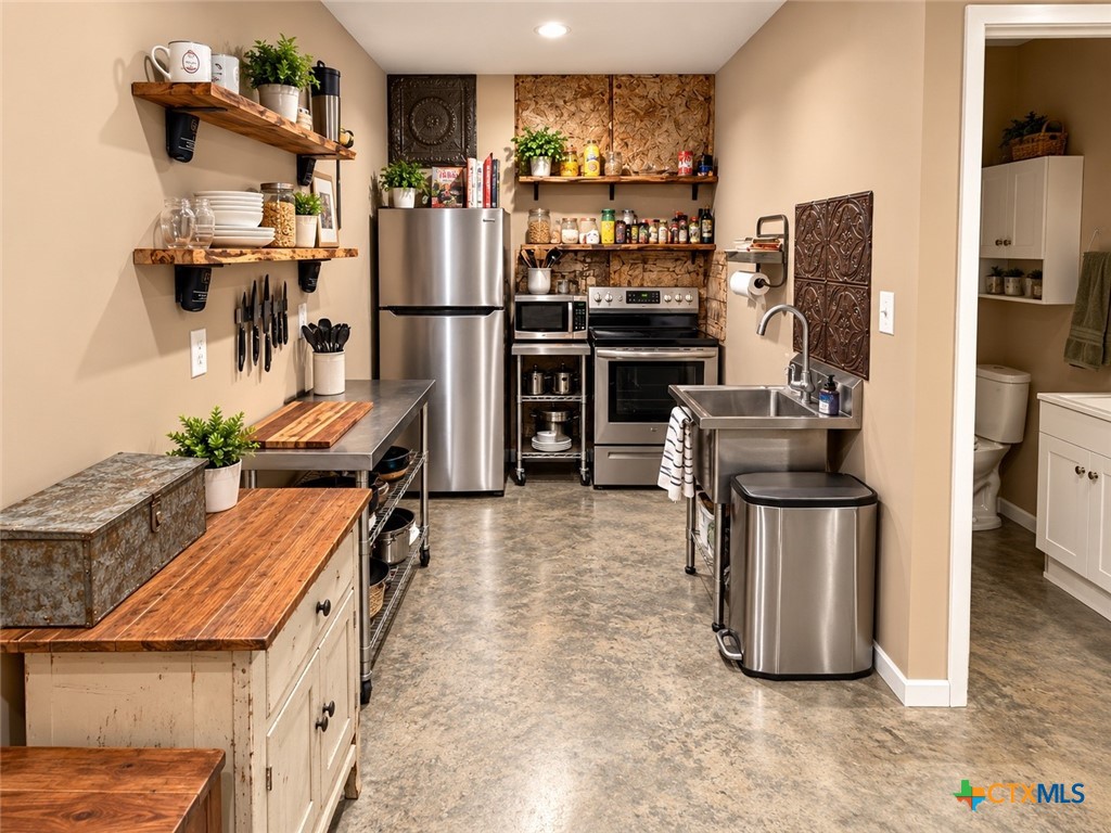main property photo 14