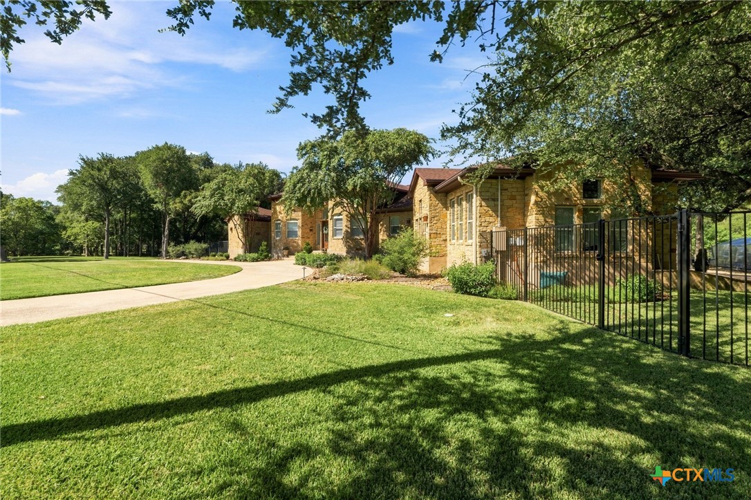 main property photo 40