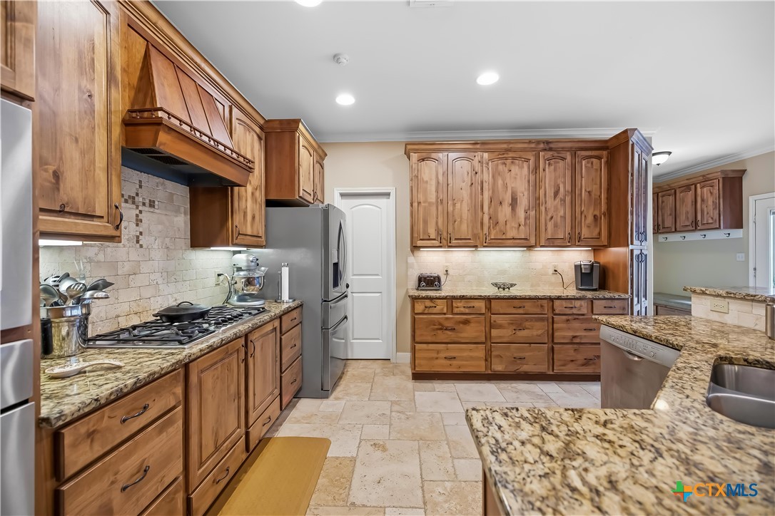 main property photo 17