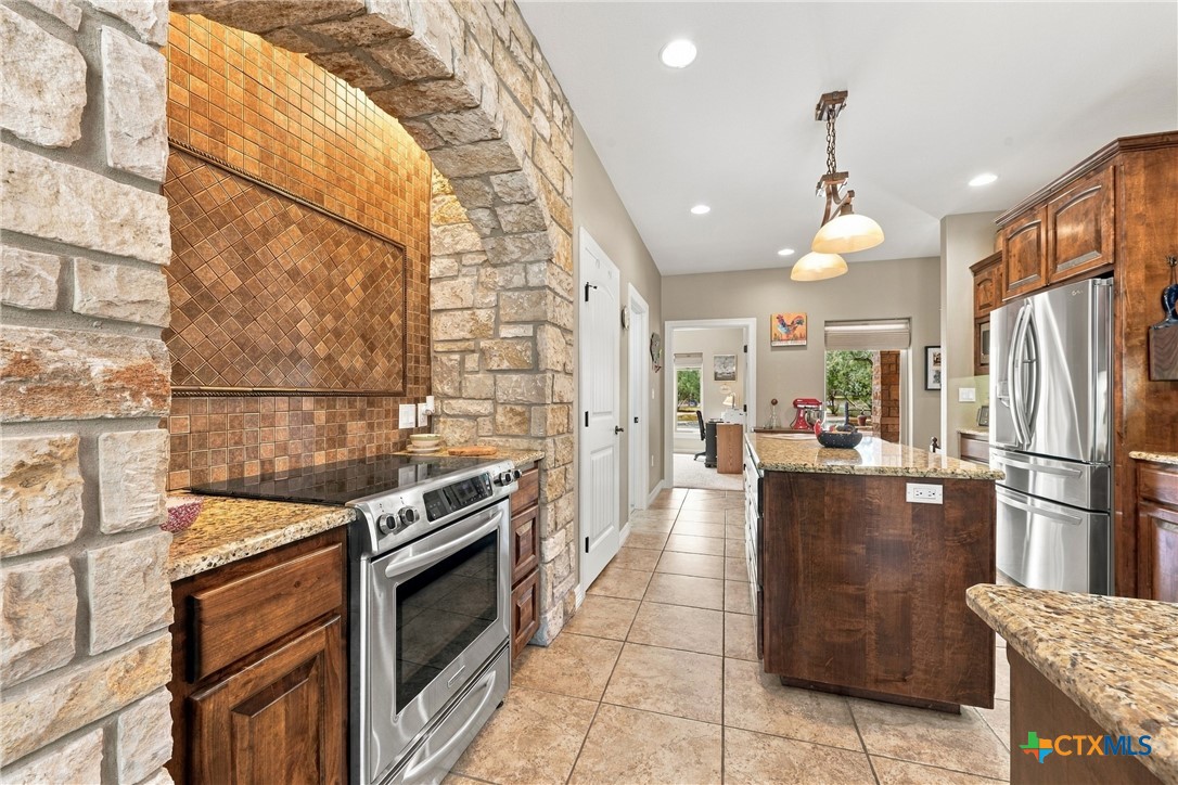 main property photo 10