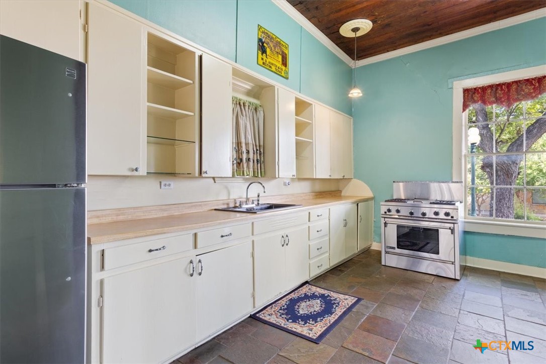 main property photo 11