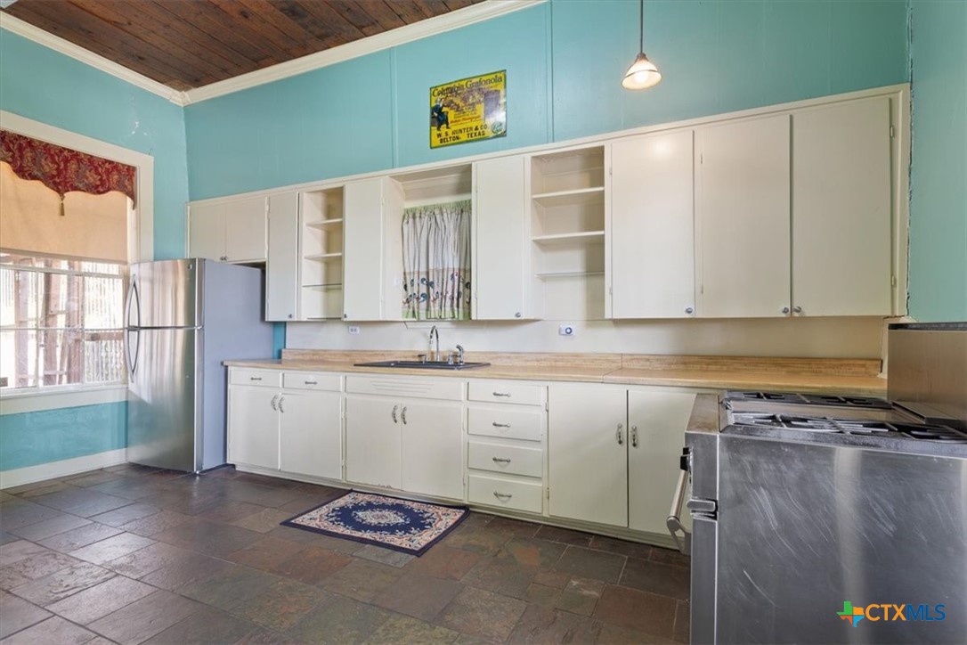 main property photo 13