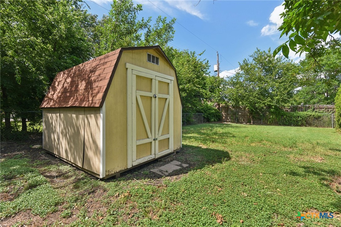 main property photo 28