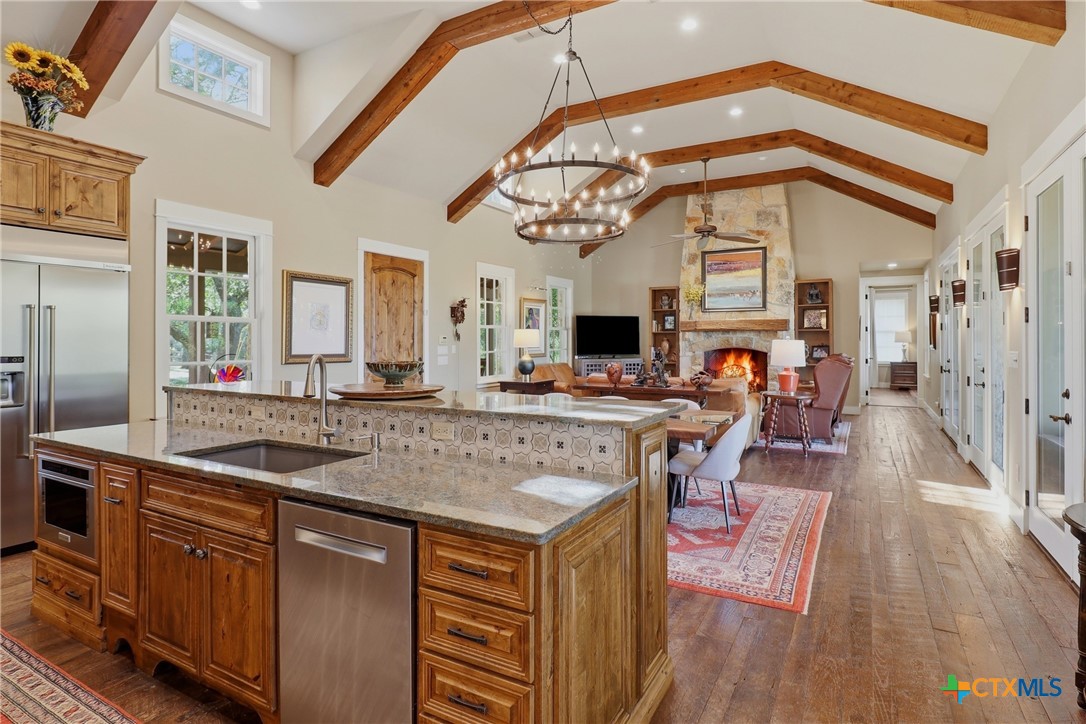 main property photo 9