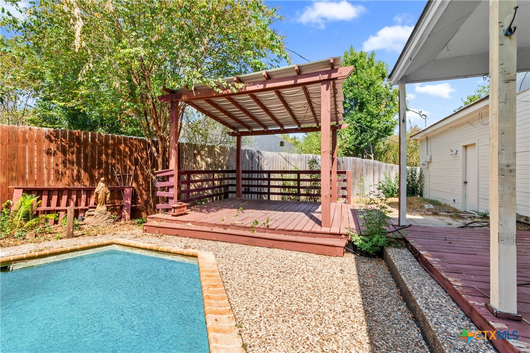 main property photo 36