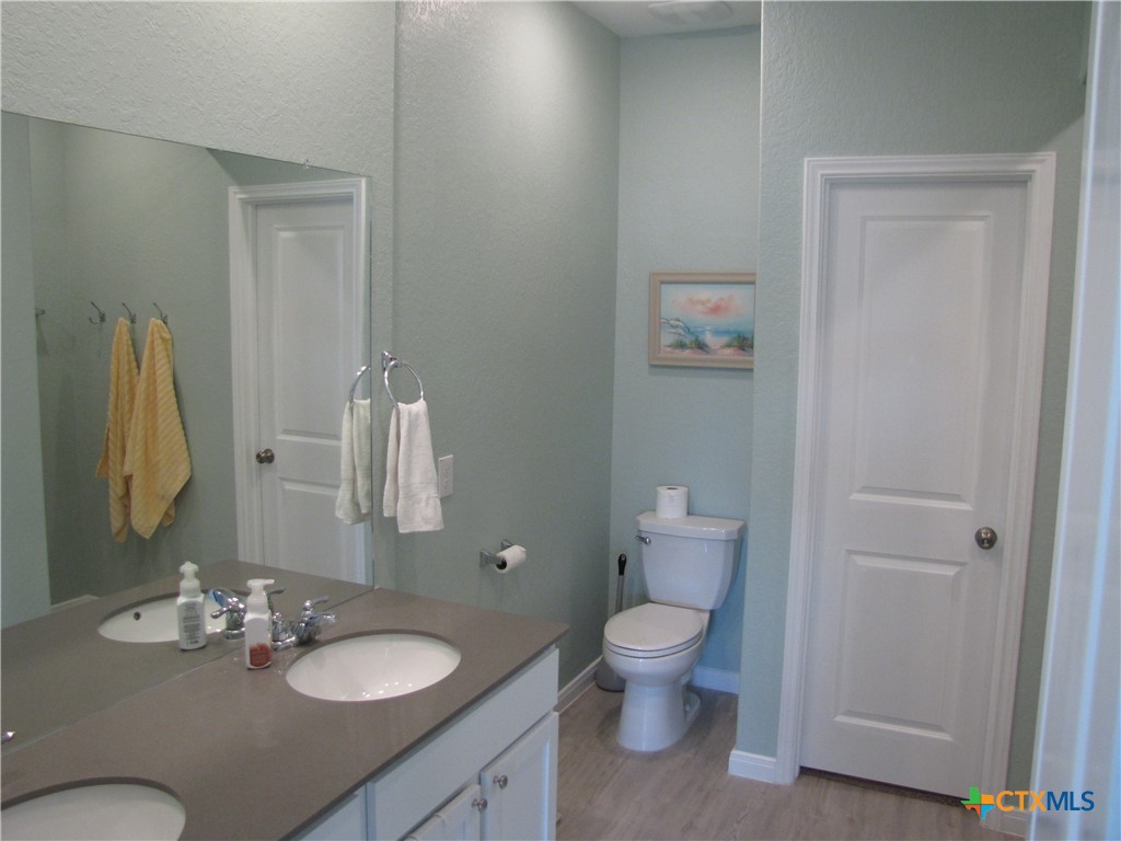 main property photo 11