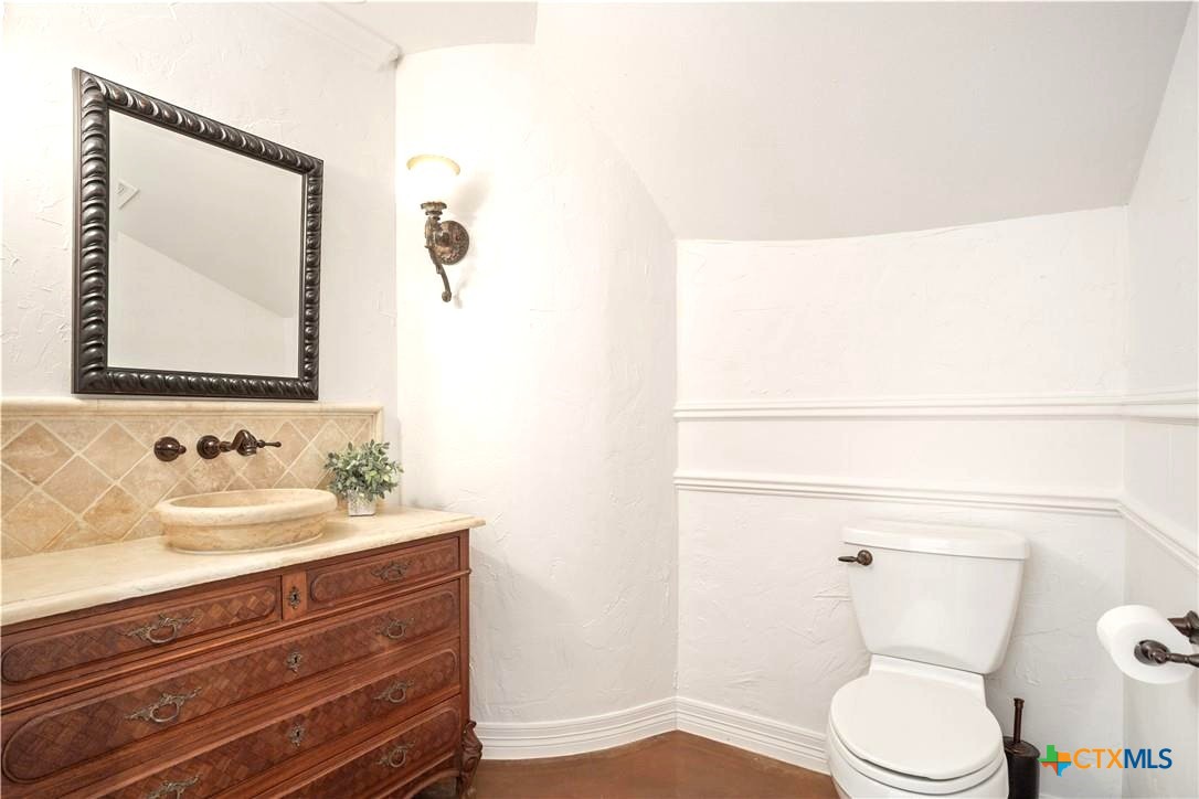 main property photo 23