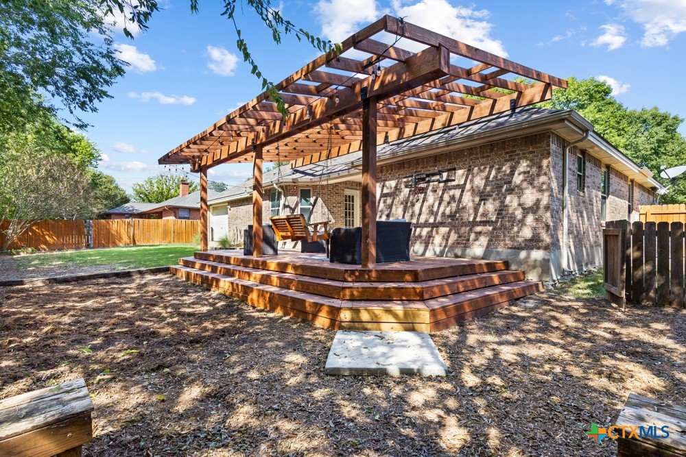 main property photo 28