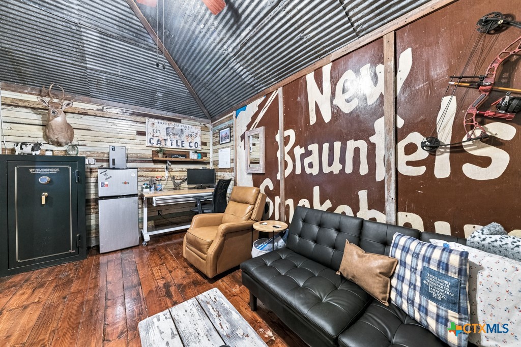 main property photo 37