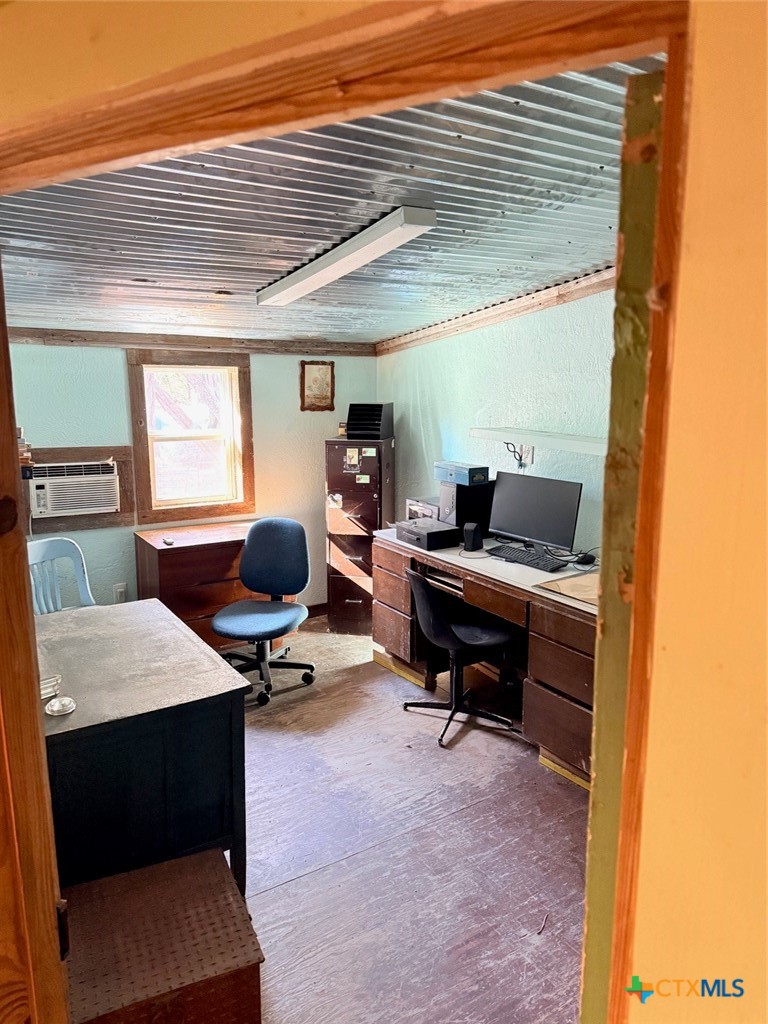 main property photo 10