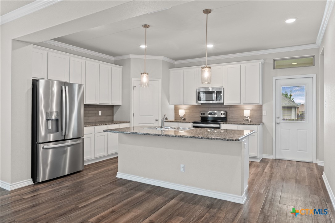 main property photo 11