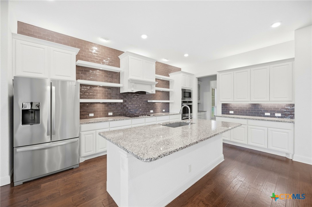 main property photo 8