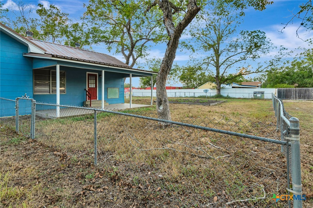 main property photo 40