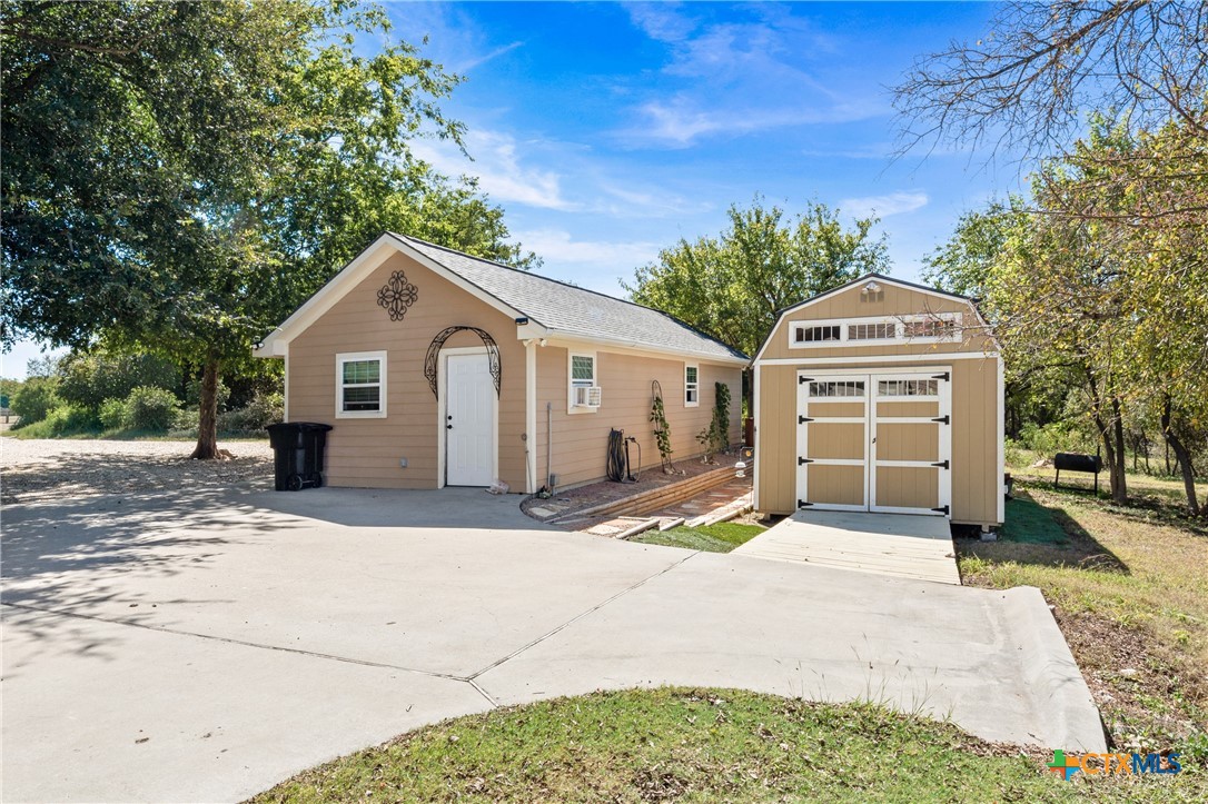 main property photo 28