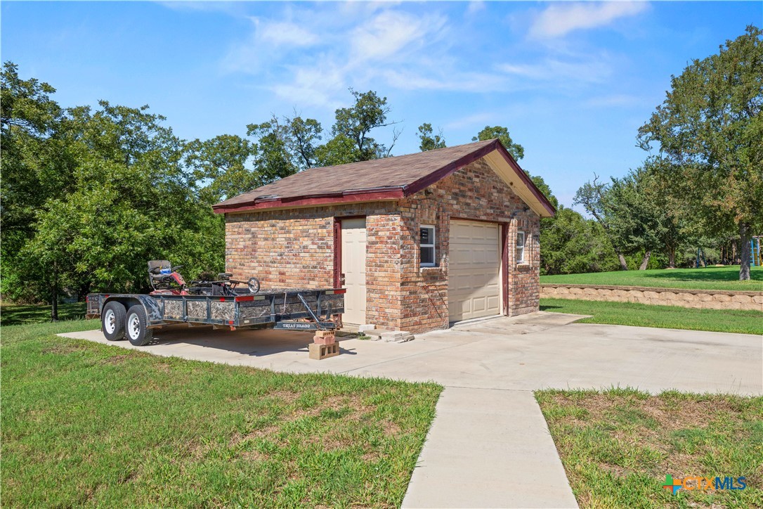 main property photo 39