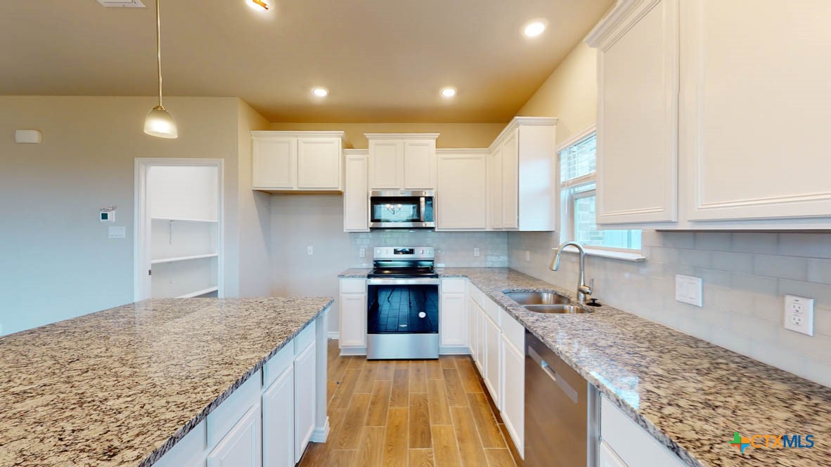 main property photo 8