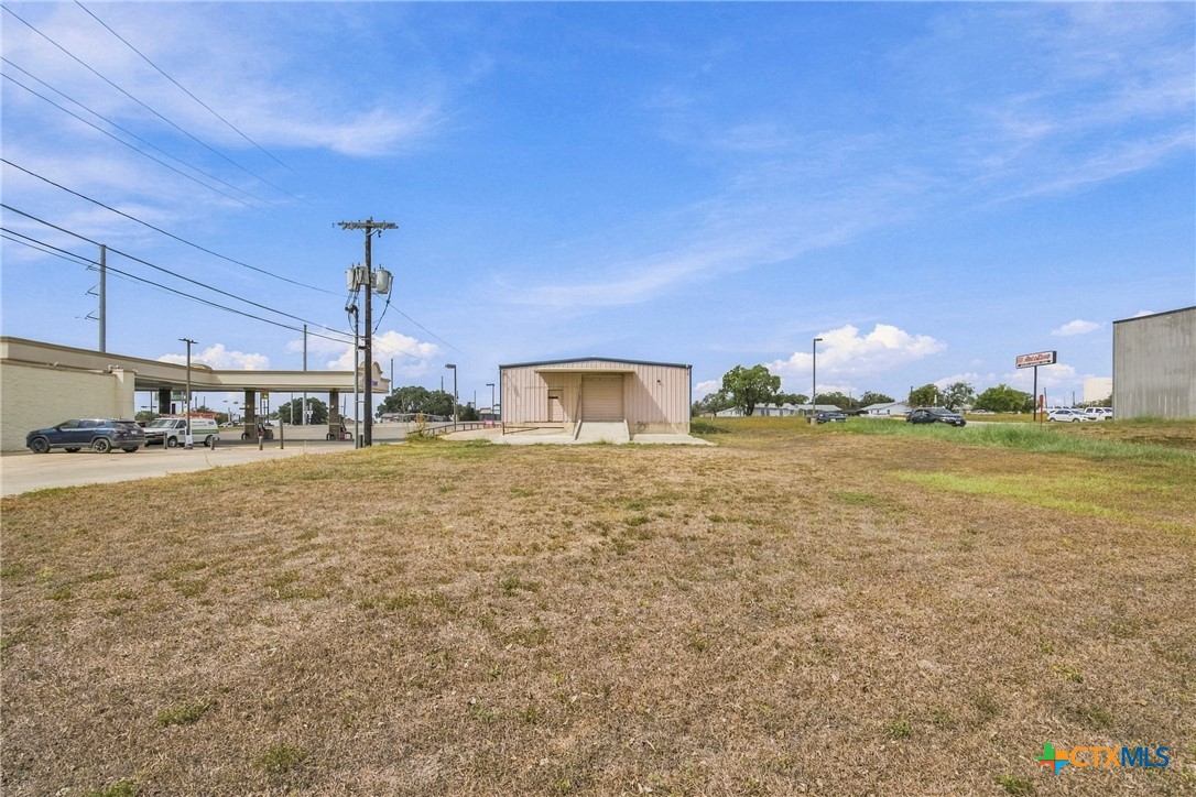 main property photo 28