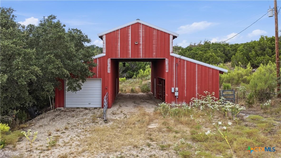 main property photo 28