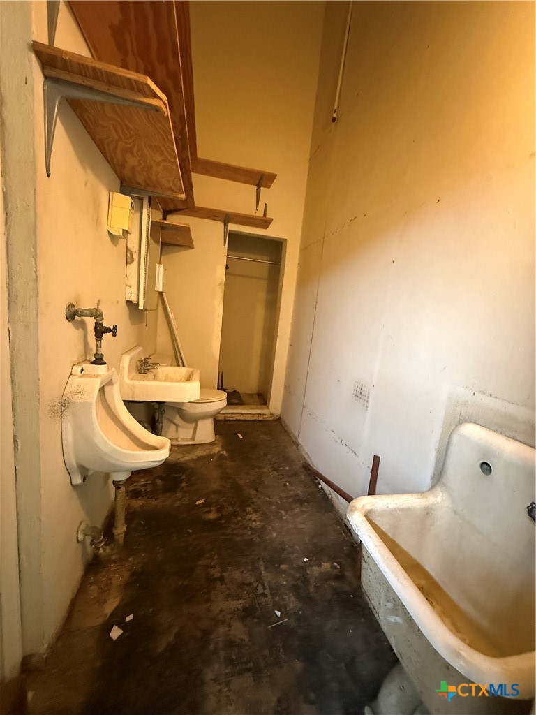 main property photo 12