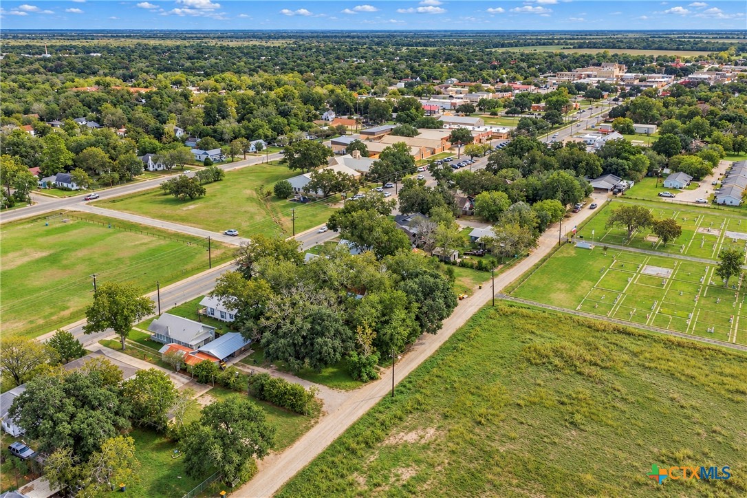 main property photo 28