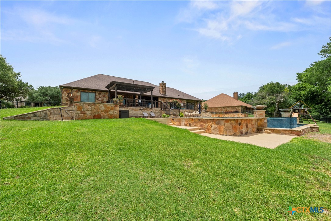main property photo 40