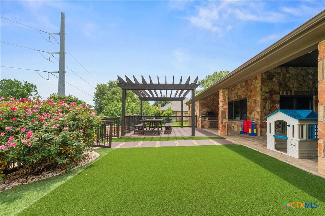 main property photo 45