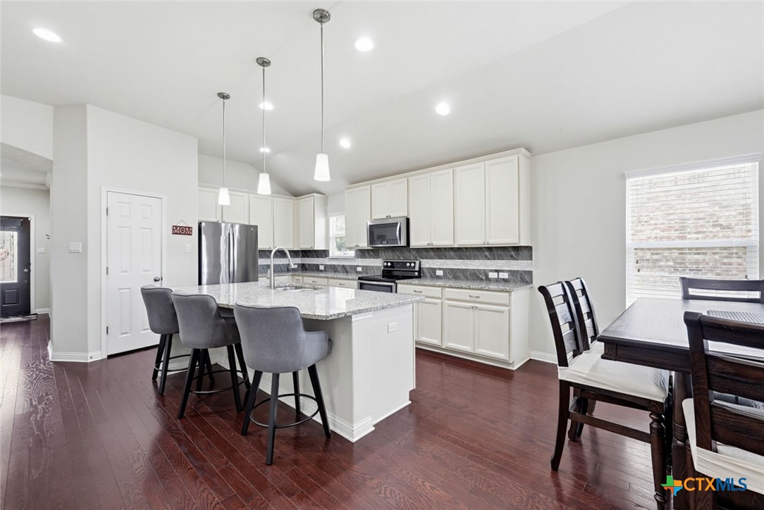 main property photo 3