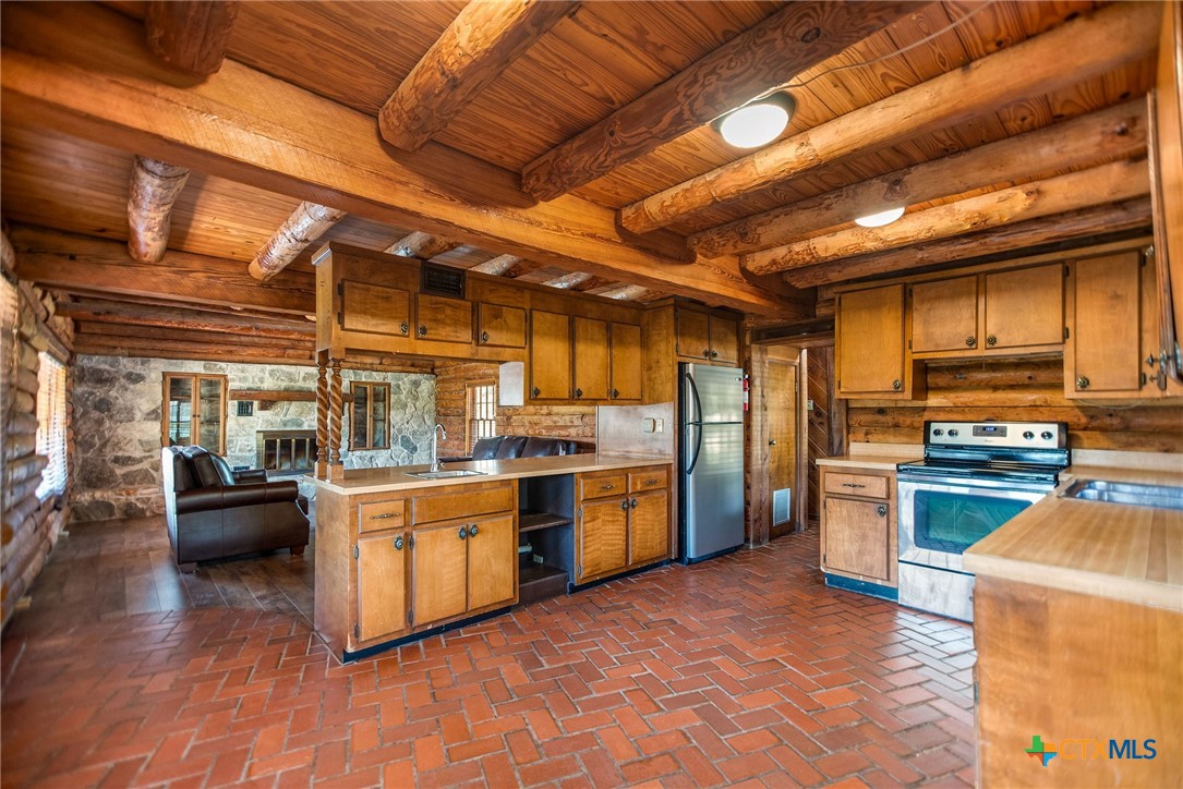 main property photo 18