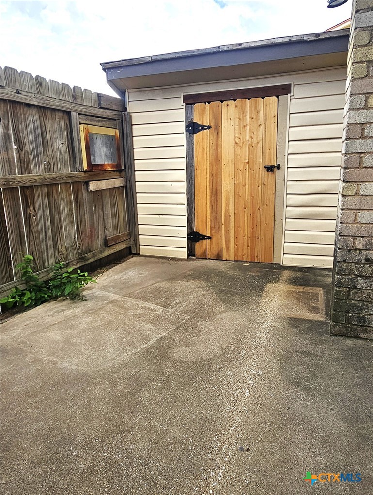 main property photo 23