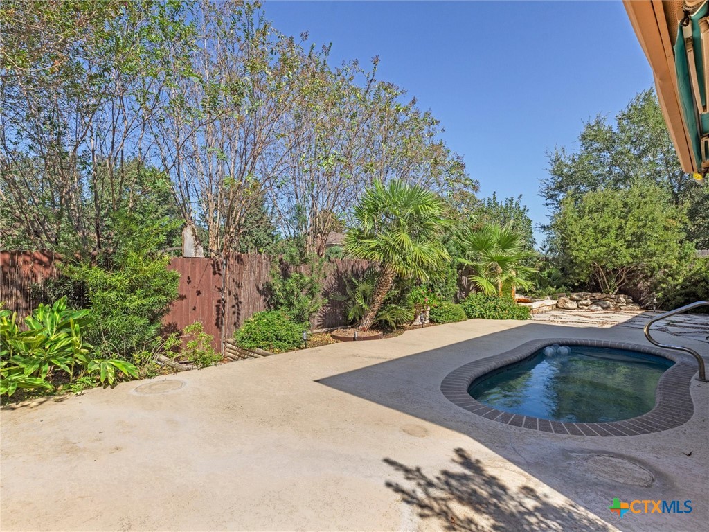 main property photo 32