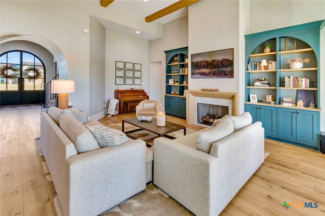 main property photo 9