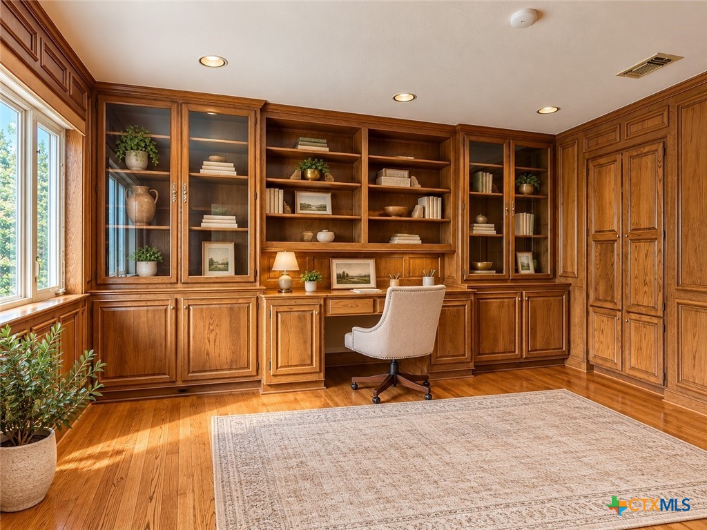 main property photo 18