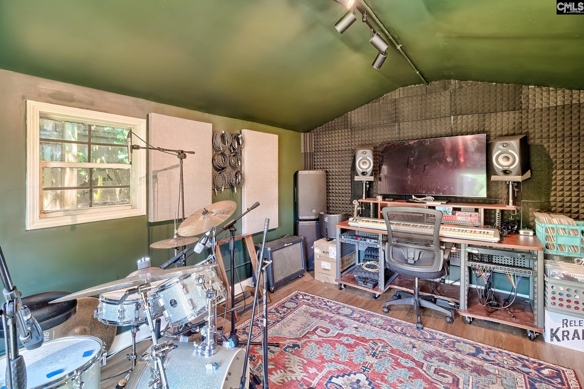 main property photo 32