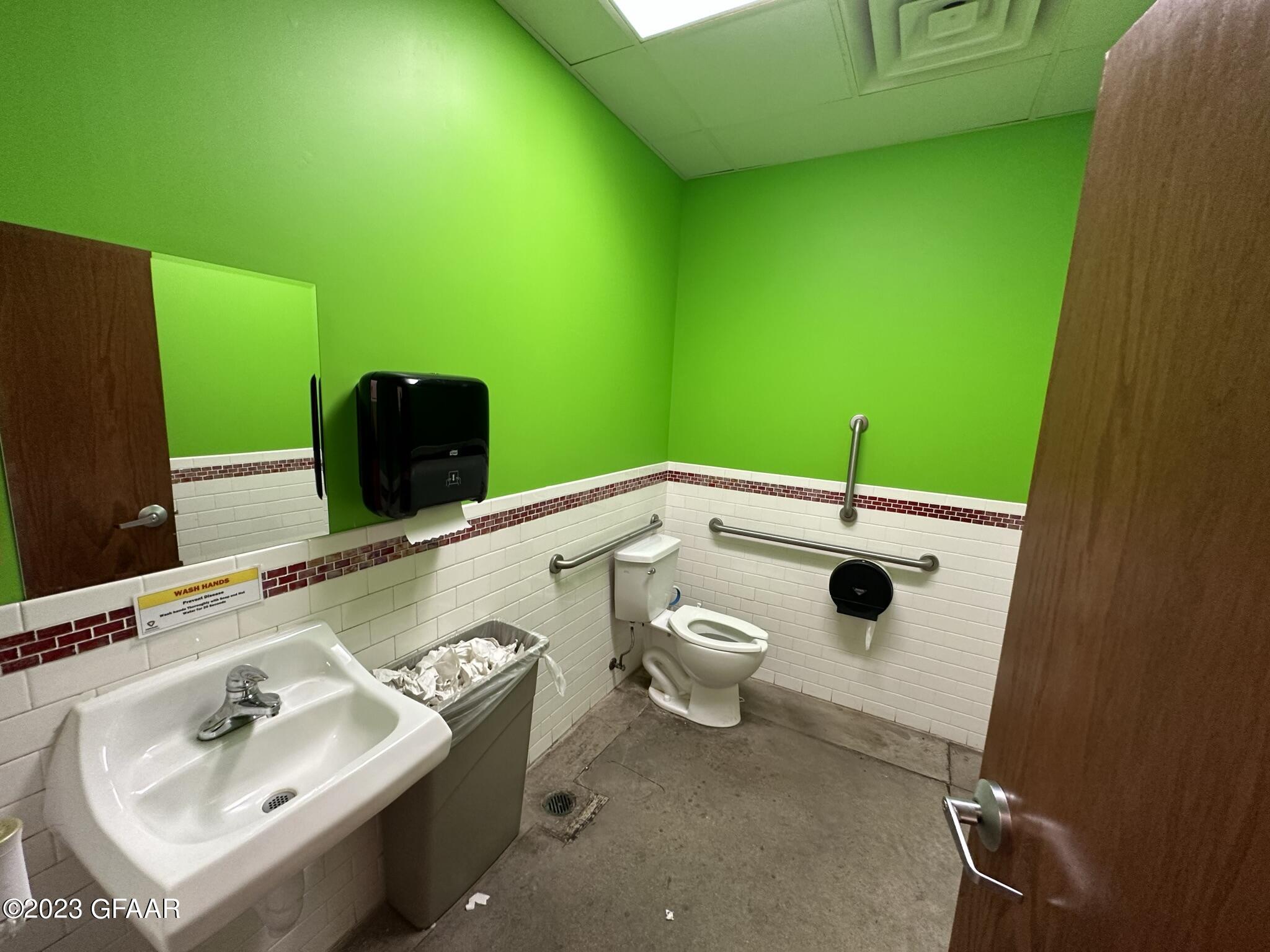 main property photo 10