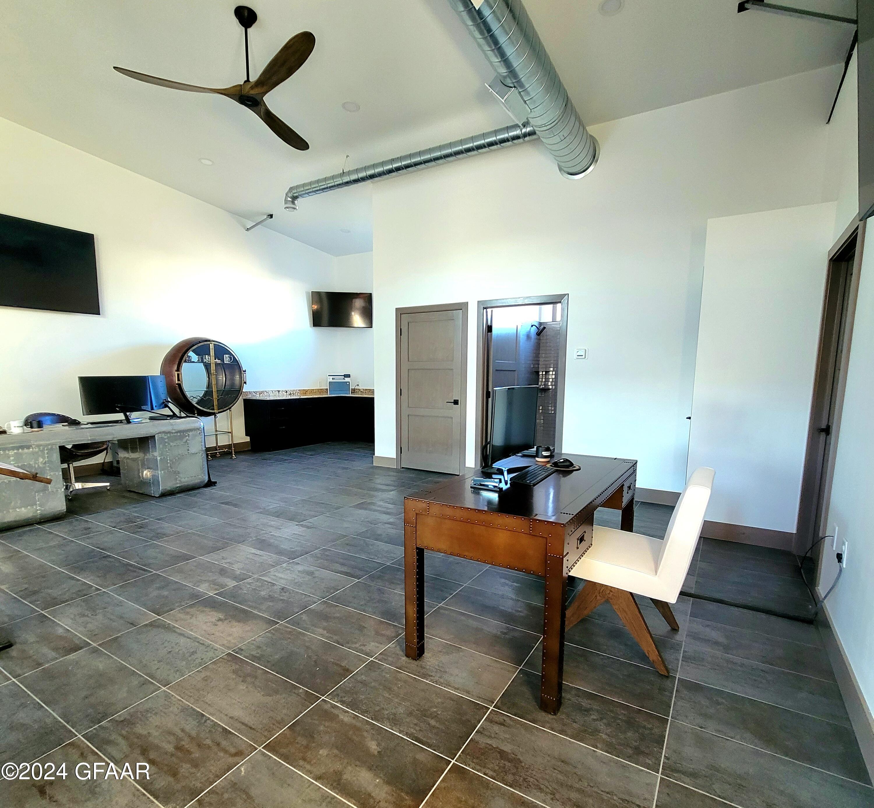 property viewer photo 18