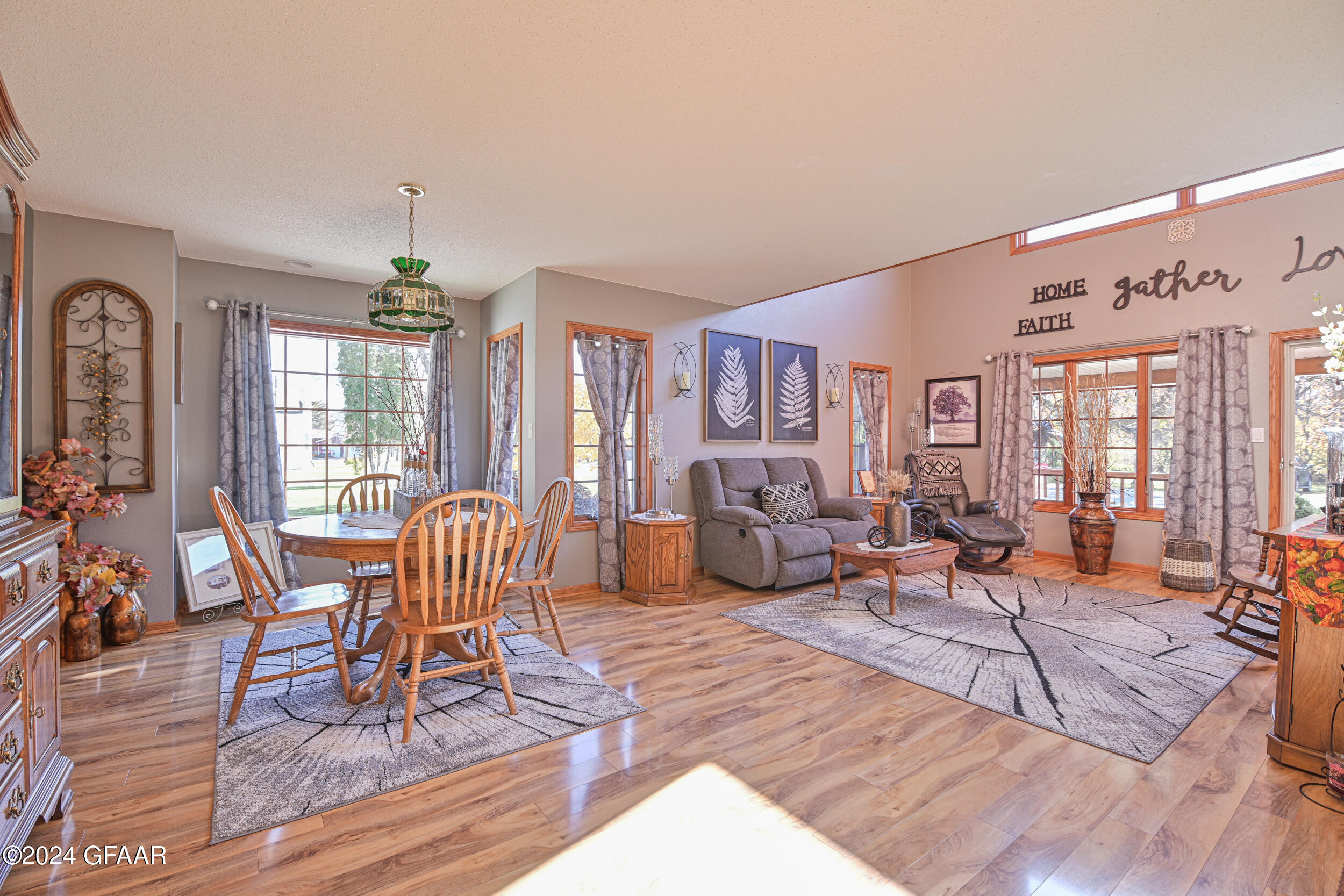property viewer photo 6