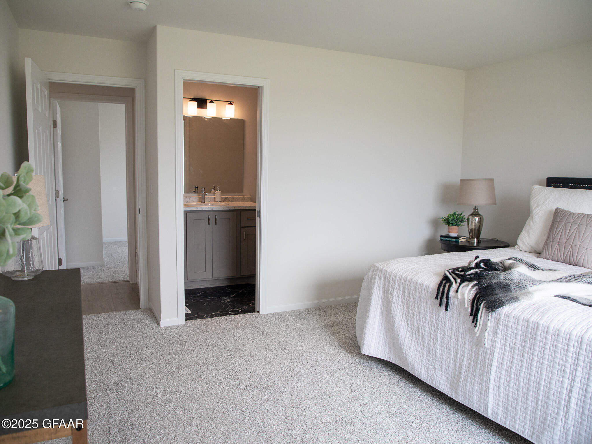property viewer photo 12