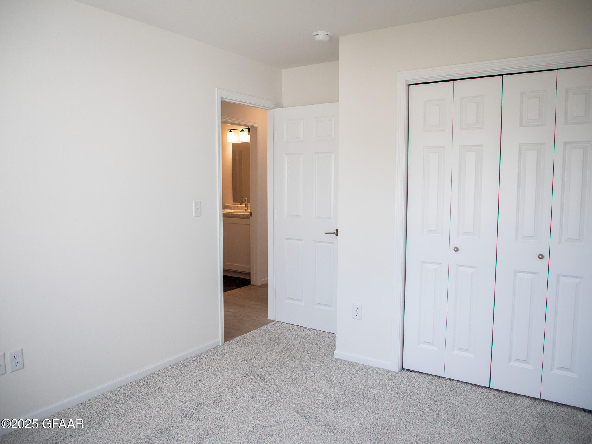 property viewer photo 14