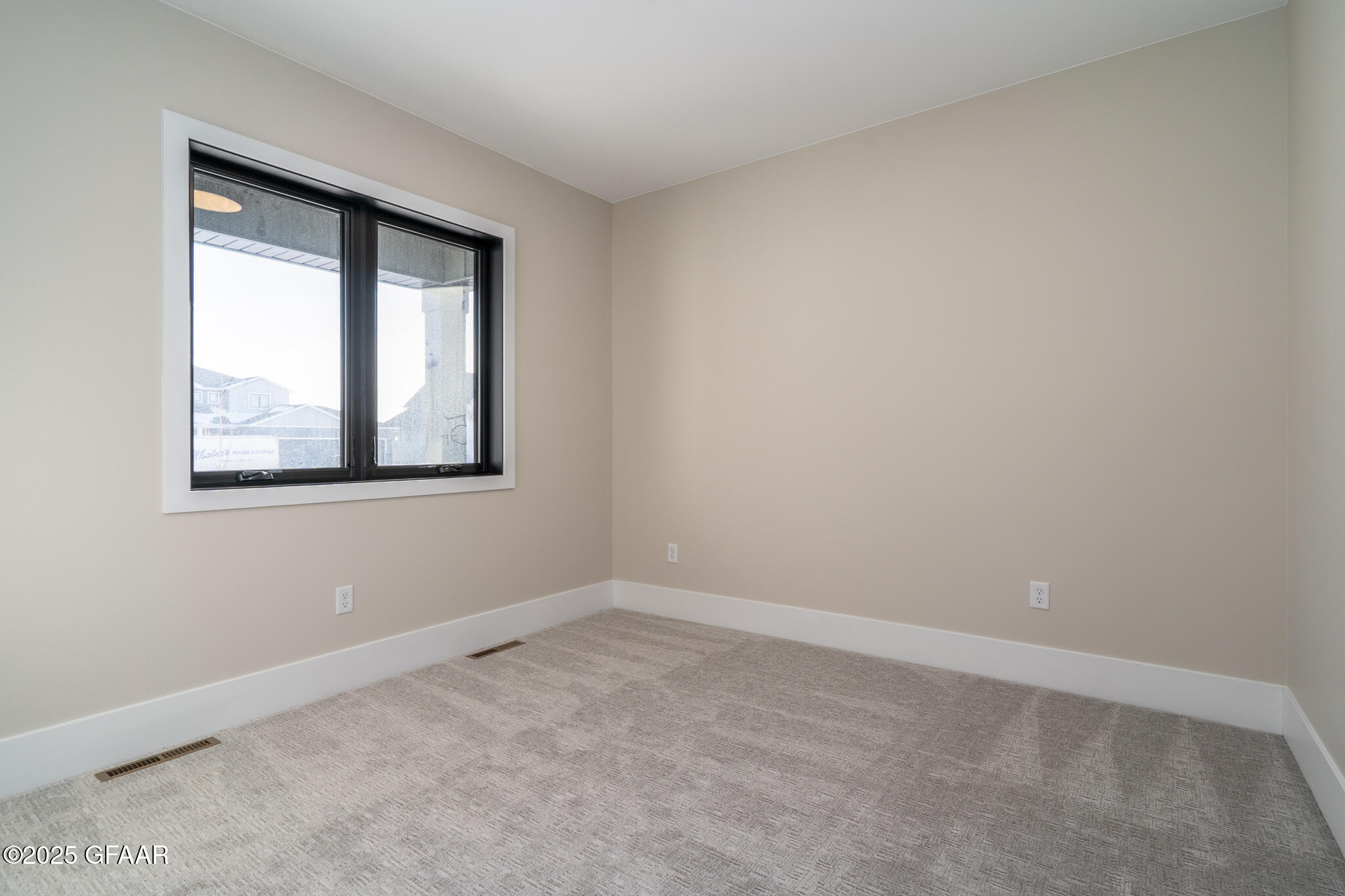 property viewer photo 10