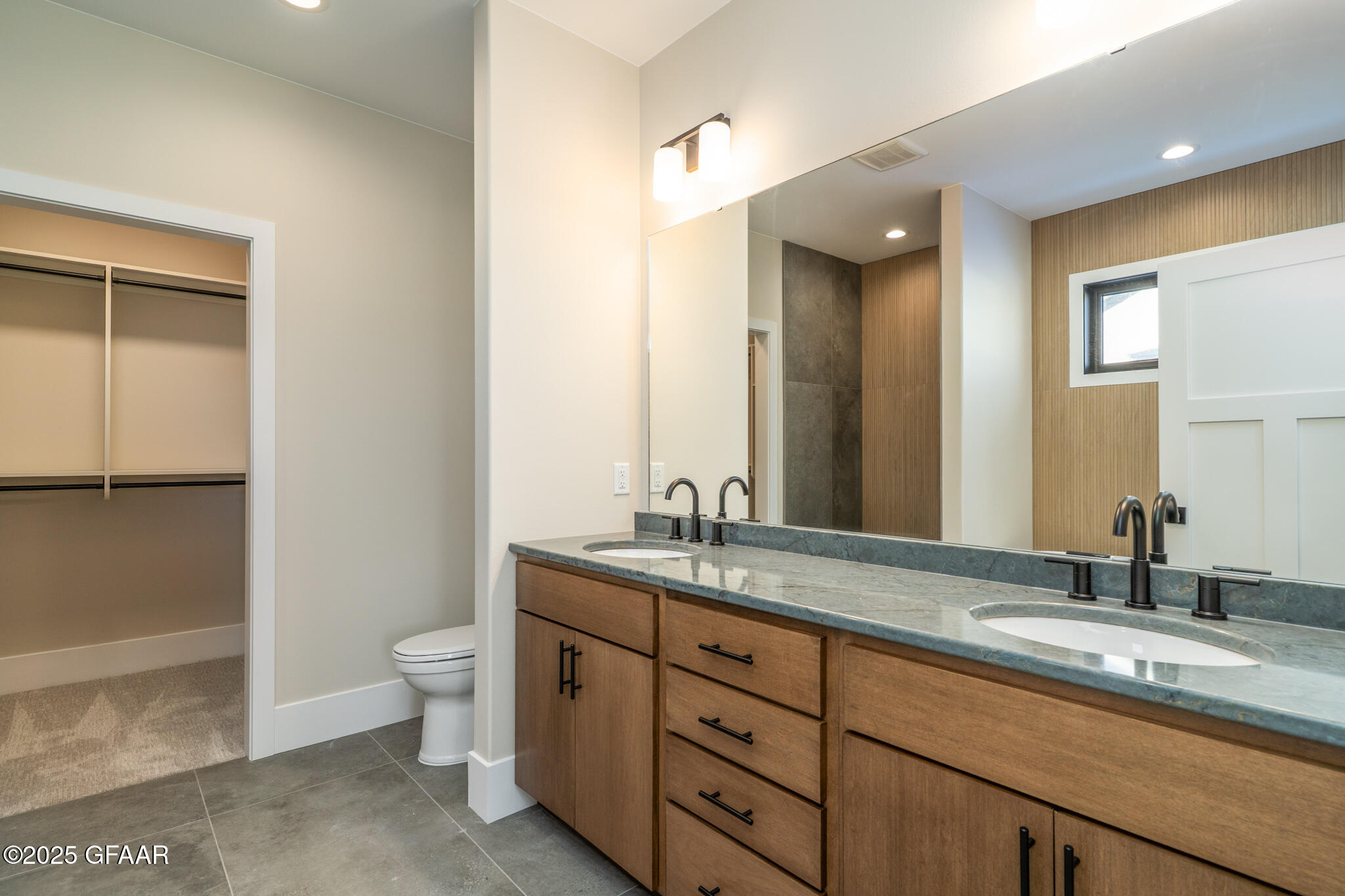 property viewer photo 13