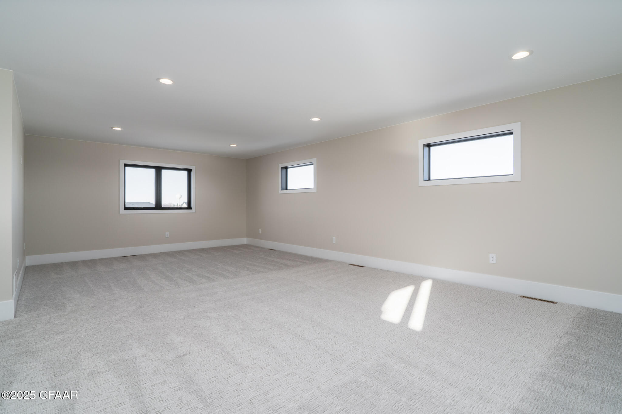 property viewer photo 20