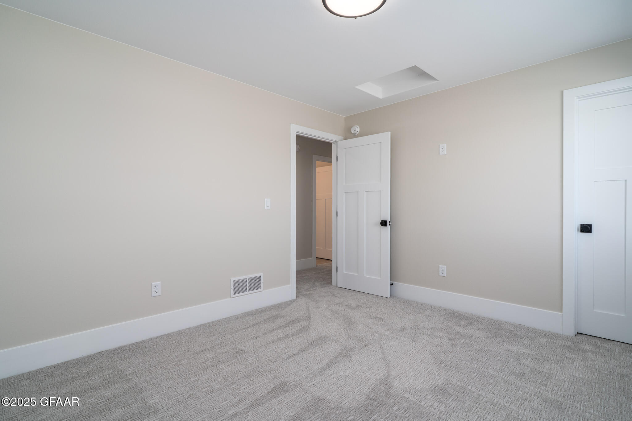 property viewer photo 25