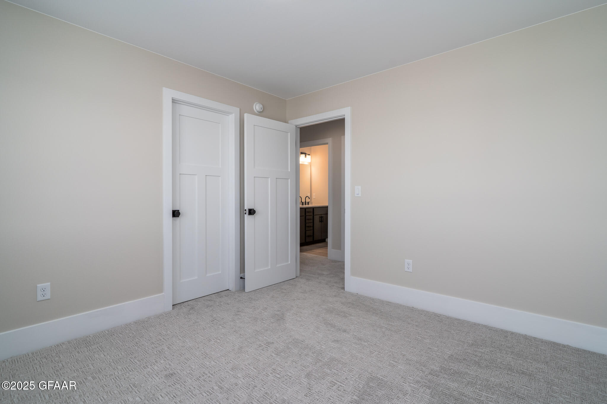property viewer photo 27