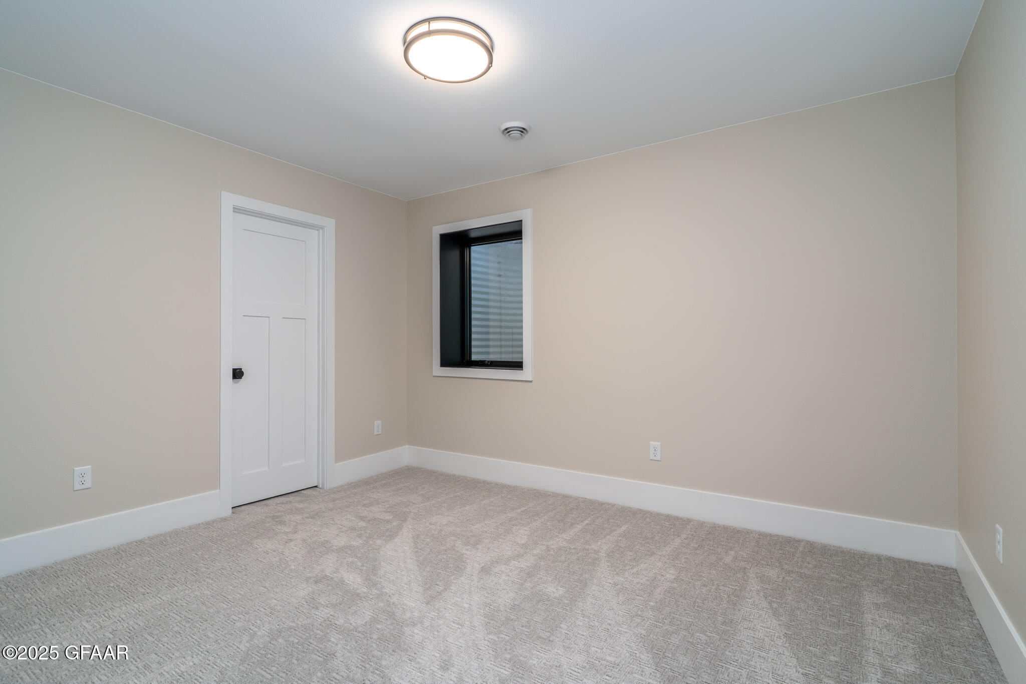 property viewer photo 35