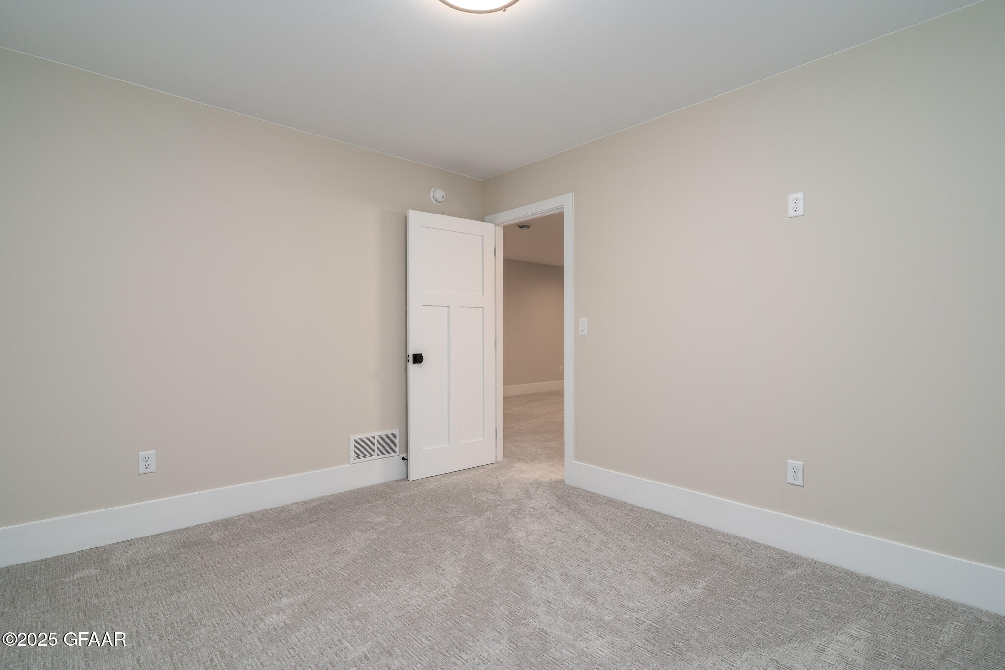 property viewer photo 36