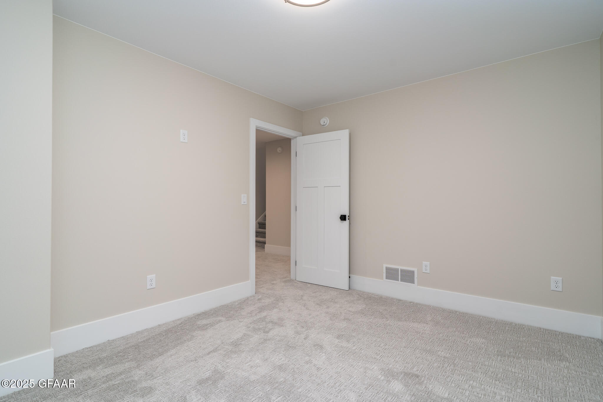 property viewer photo 38